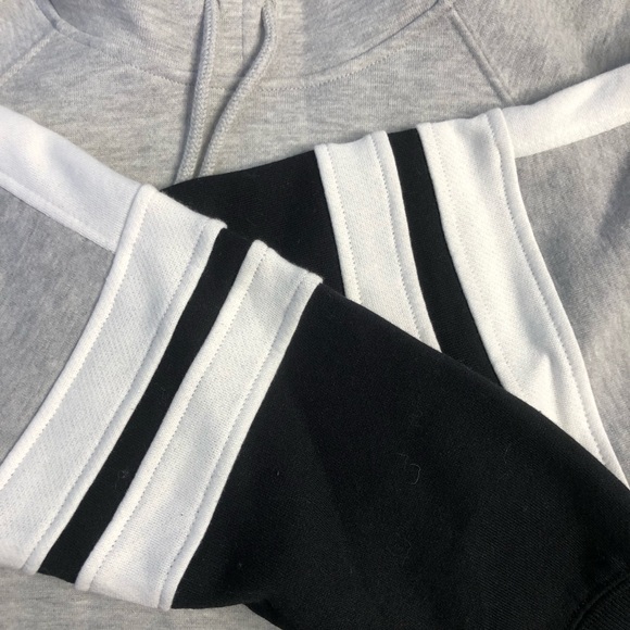New Cropped Hoodie - Picture 3 of 5